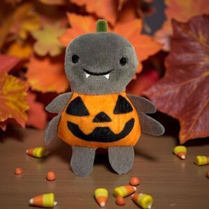 2022 TARGET Bullseye Halloween Costume Critters Plush Backpack Clip